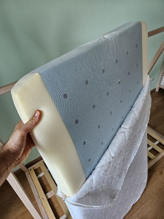 Pat tip cort, cu saltea si baldachin incluse