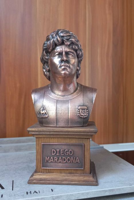 Бюст на Диего Марадона.Медна галванопластика