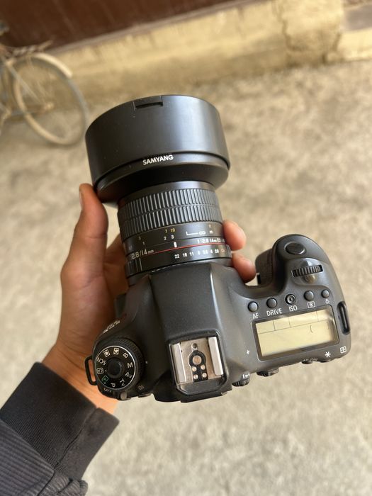 Canon 6D va Canon 1300D sotiladi