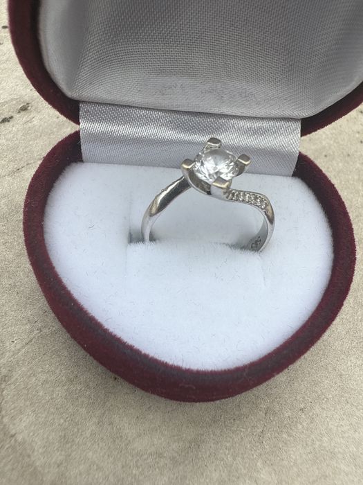 Годежен пръстен от бяло злато