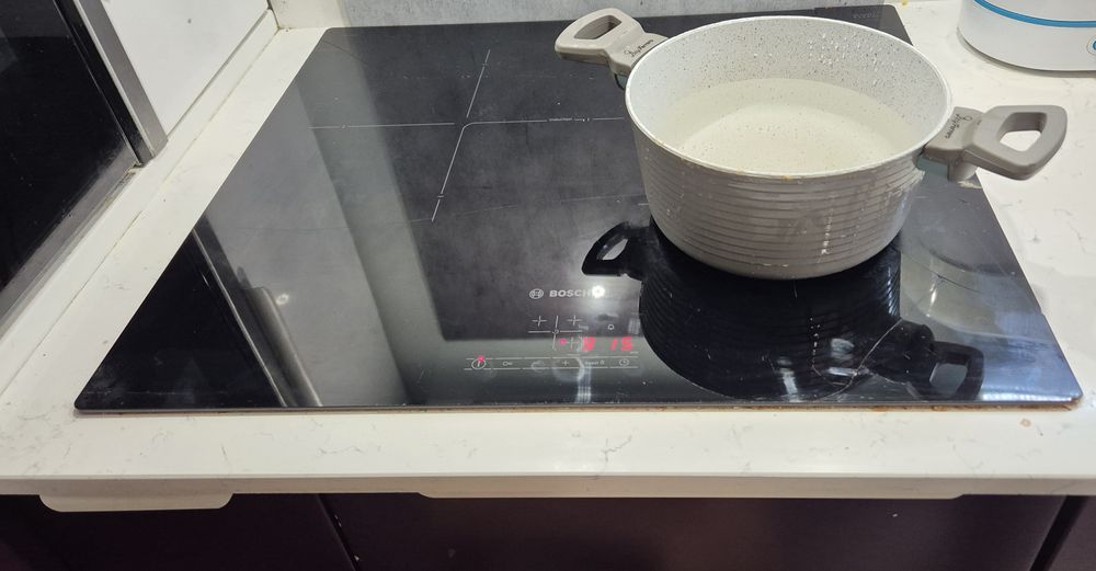 Индукционен плот/котлони за вграждане BOSCH PUJ611BB1E за части