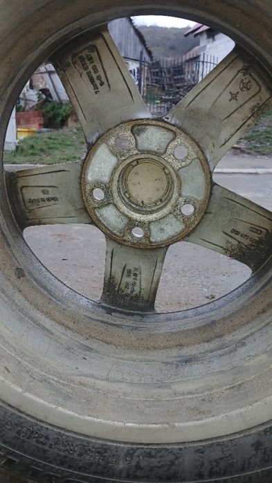 Genți de aliaj de audi originale sunt echipate de iarnă 205 55 r16