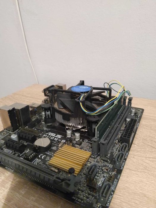 Kit Placă de bază ASUS H110M-R + Procesor Intel i5-7400 + 8GB DDR4