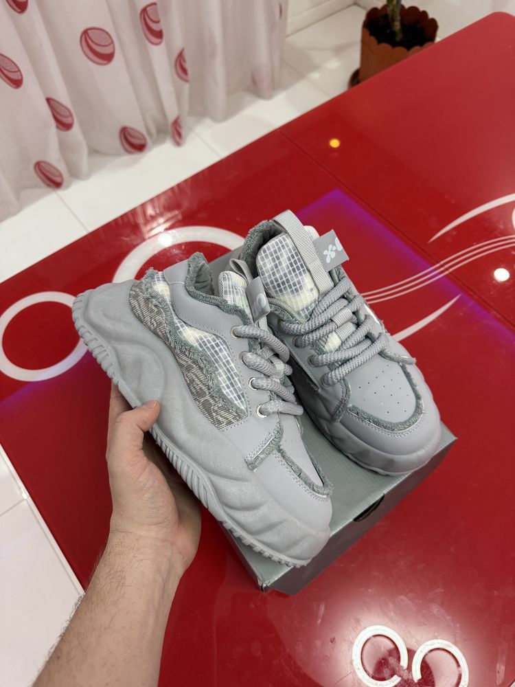 Vand Adidasi sneakers