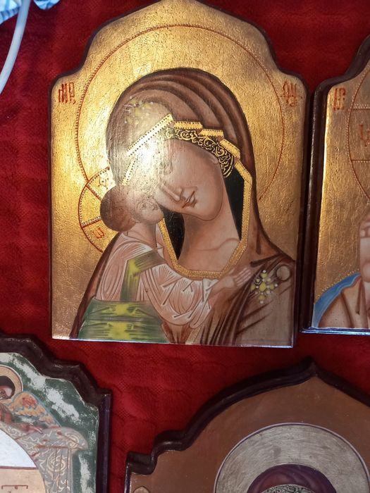 Icoane pe foita de aur