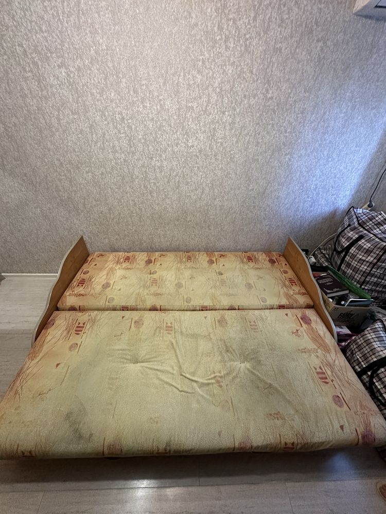 Угловой шкаф с диваном