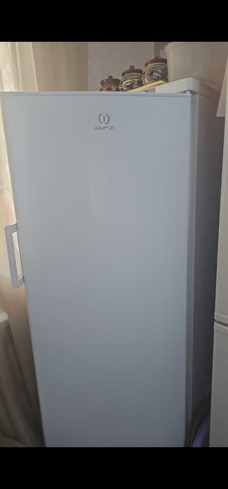 Продам морозильник Indesit