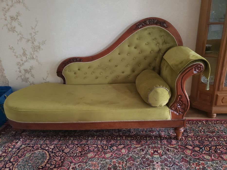 Кушетка.  Дерево