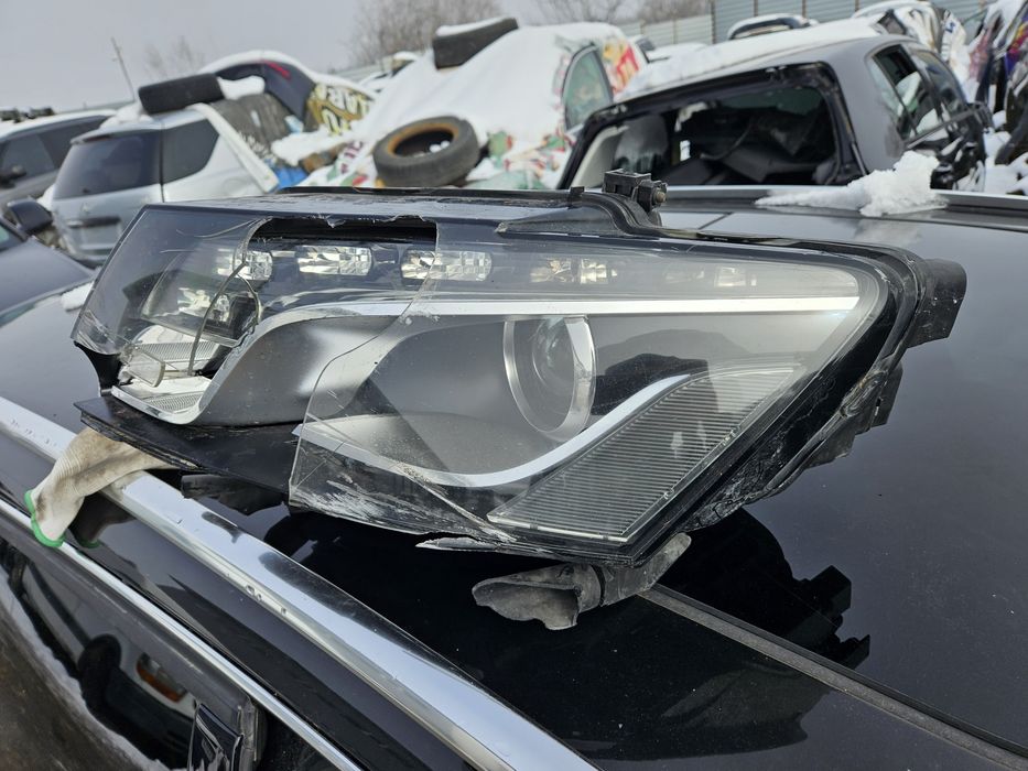 Ляв фар за Audi Q5 2010god