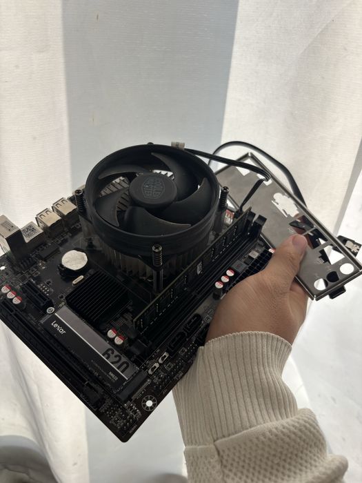 Игравой сборка в хорошем цене , xeon e3-1230v2 , h61 , ddr3 8gb