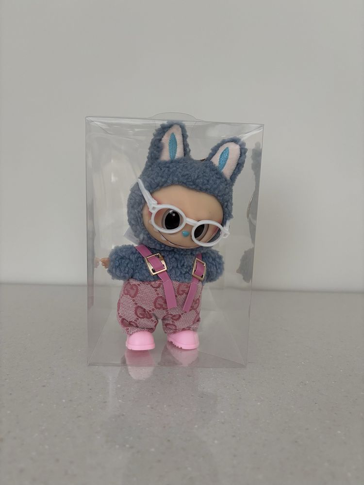 Labubu в коробке