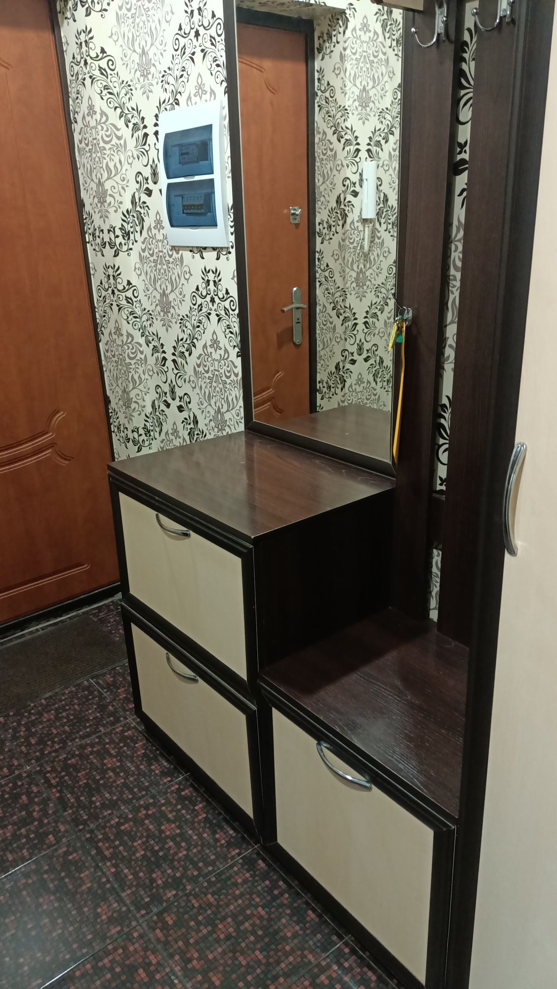 Сураганова 12/1 "Заходи и живи"