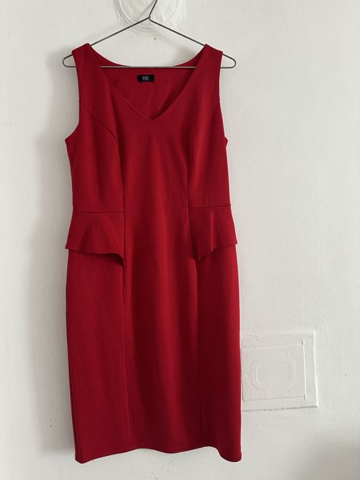 Червена рокля