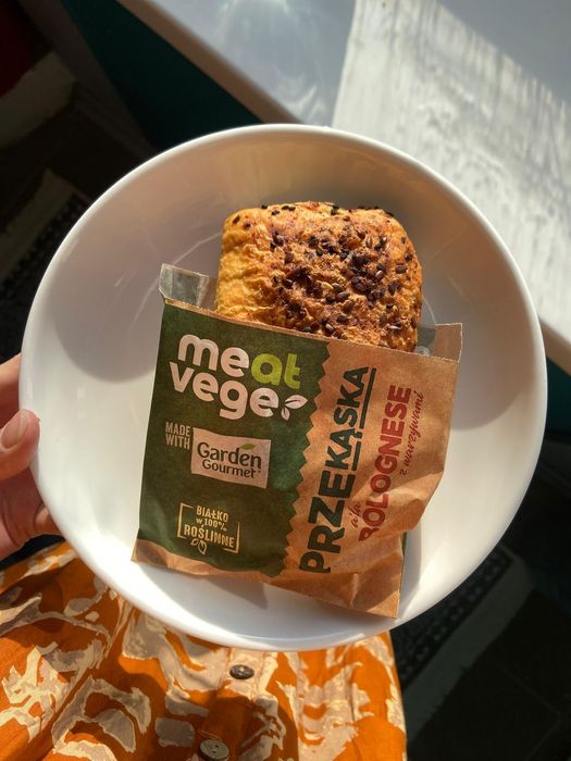 Слойка «Болоньезе» с фаршем — золотистая корочка