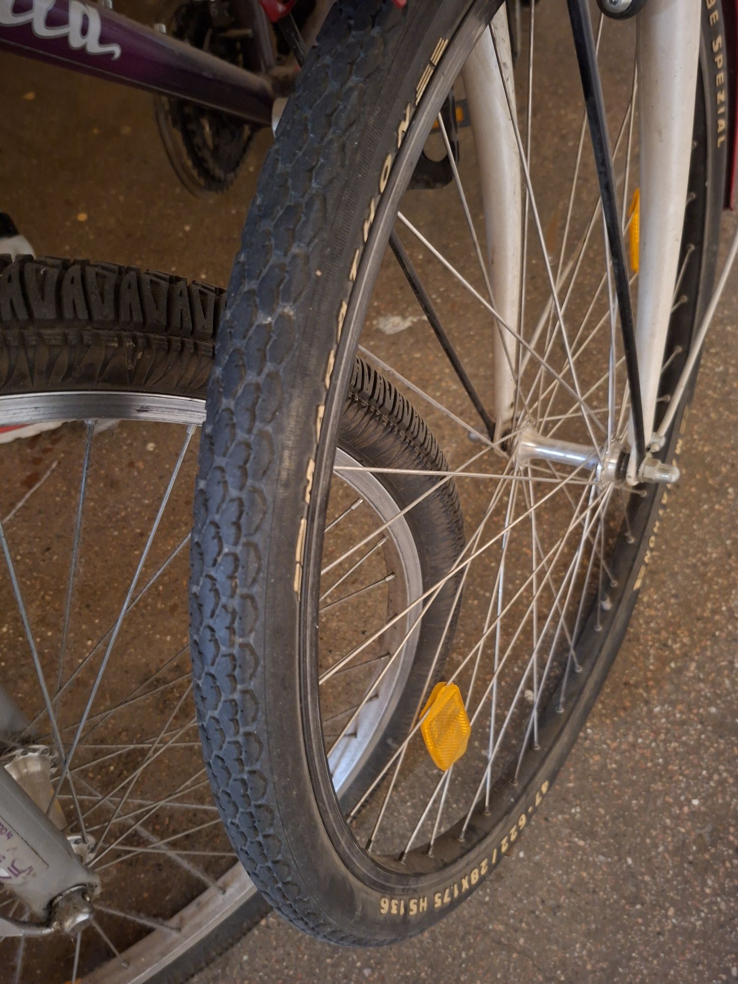 Vand 2 biciclete 300 lei bucata  una de fete si una de baieti