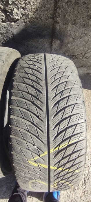 225/50/18.                      .