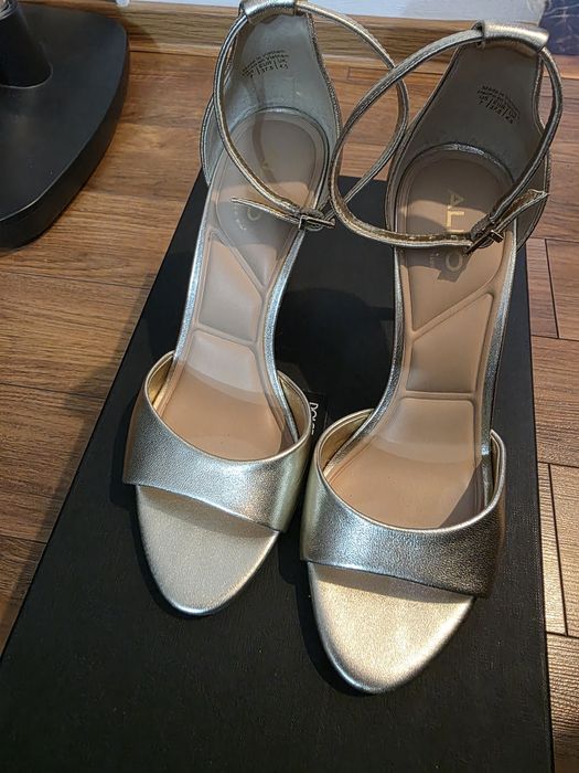 Sandale cu toc, marimea 37,5