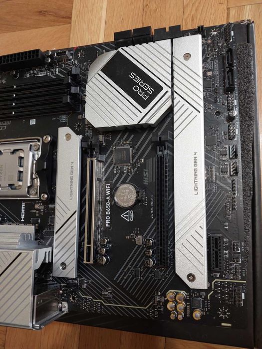 AMD Ryzen 7 9700X + MSI Pro B650-A Wi-Fi