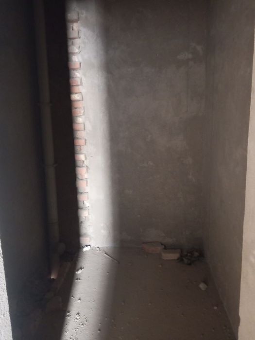 3 etaj 3 xonali 98kvadrat kvartira sotiladi