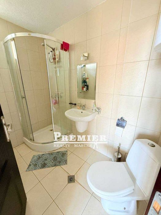 Къща в затворен, охраняем комплекс в Кошарица