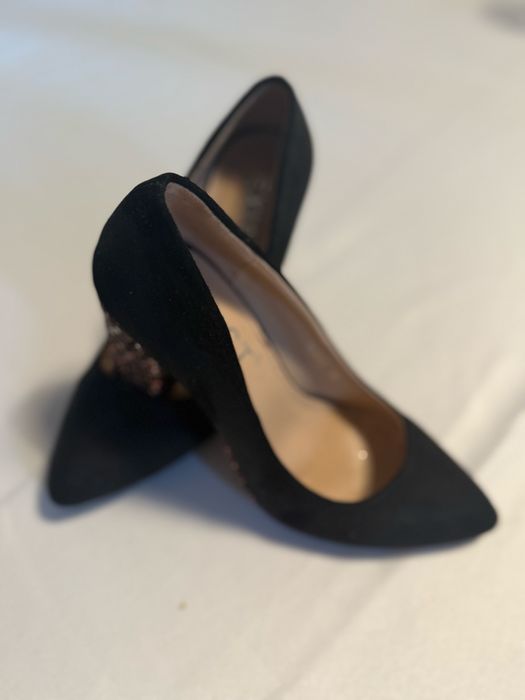 Pantofi eleganți cu toc cu sclipici, mărimea 36, stare excelentă