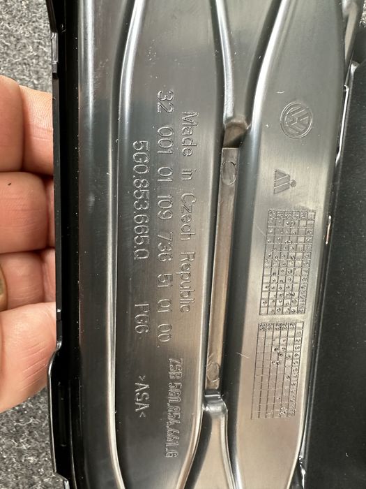 Grilă stânga bara față vw golf 7.cod:5g0853665.q.