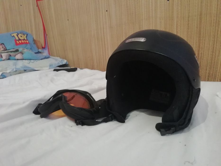 casca si ochelarii CARRERA