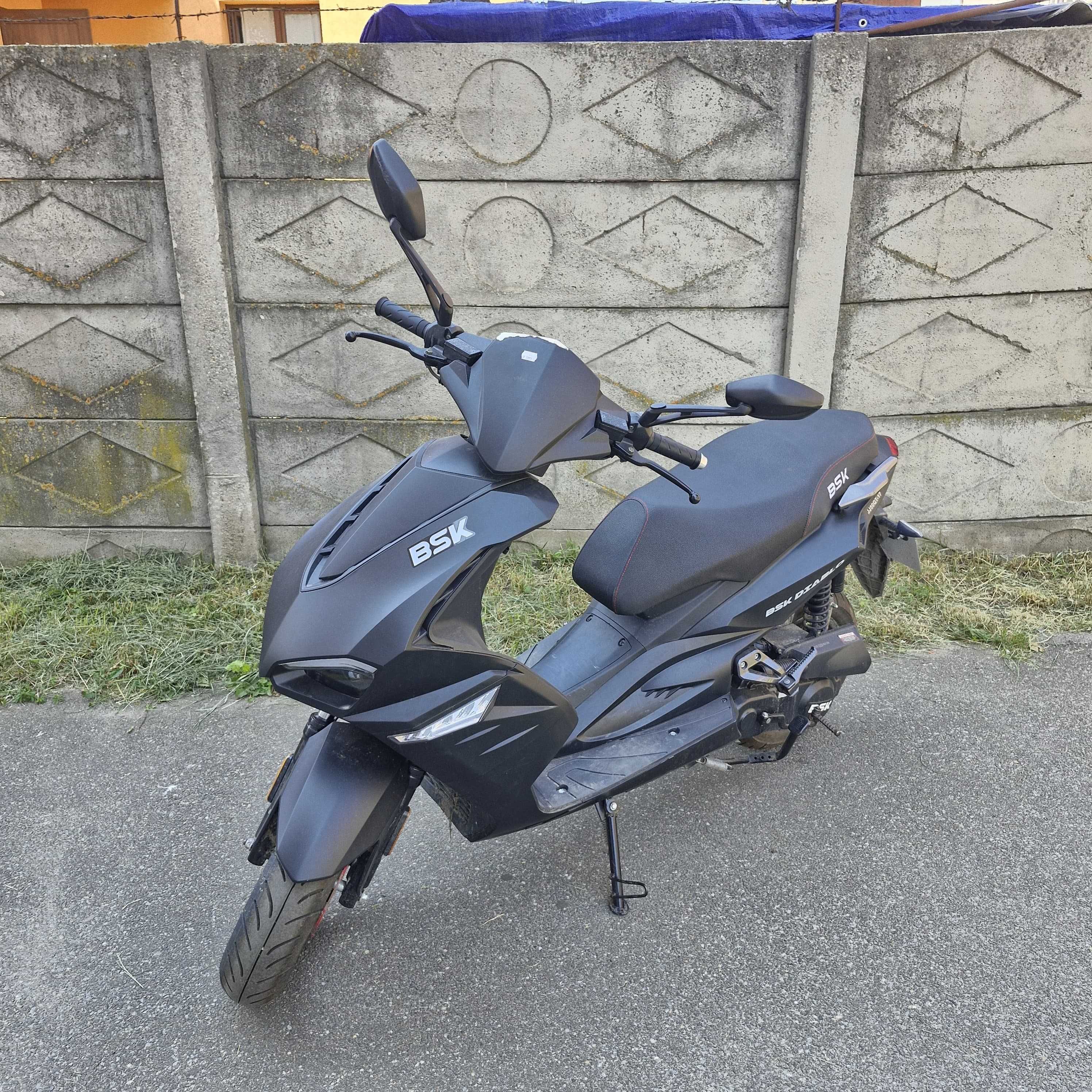 Liquid Money vinde - Scuter benzina, motor 49CC, model Diablo