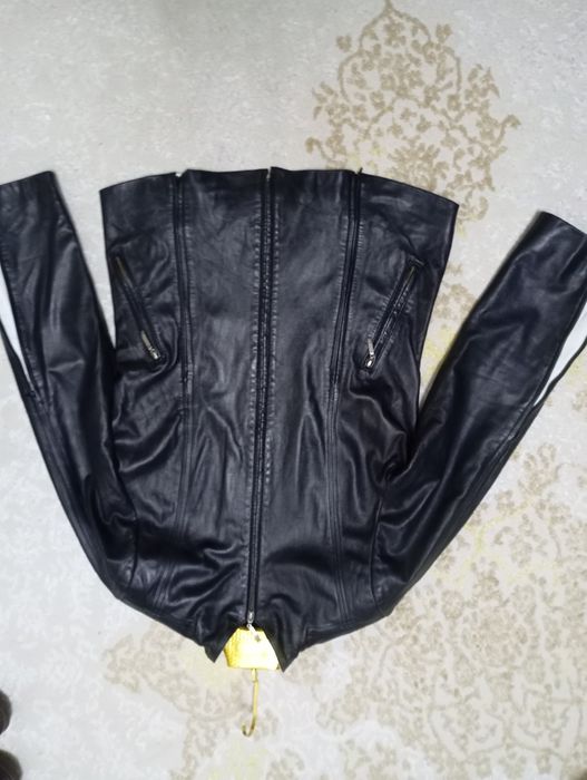 Кожаная куртка размер L