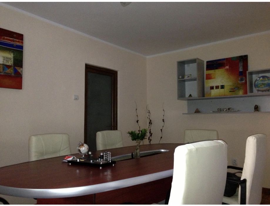 Vand apartament parter spatiu comercial central