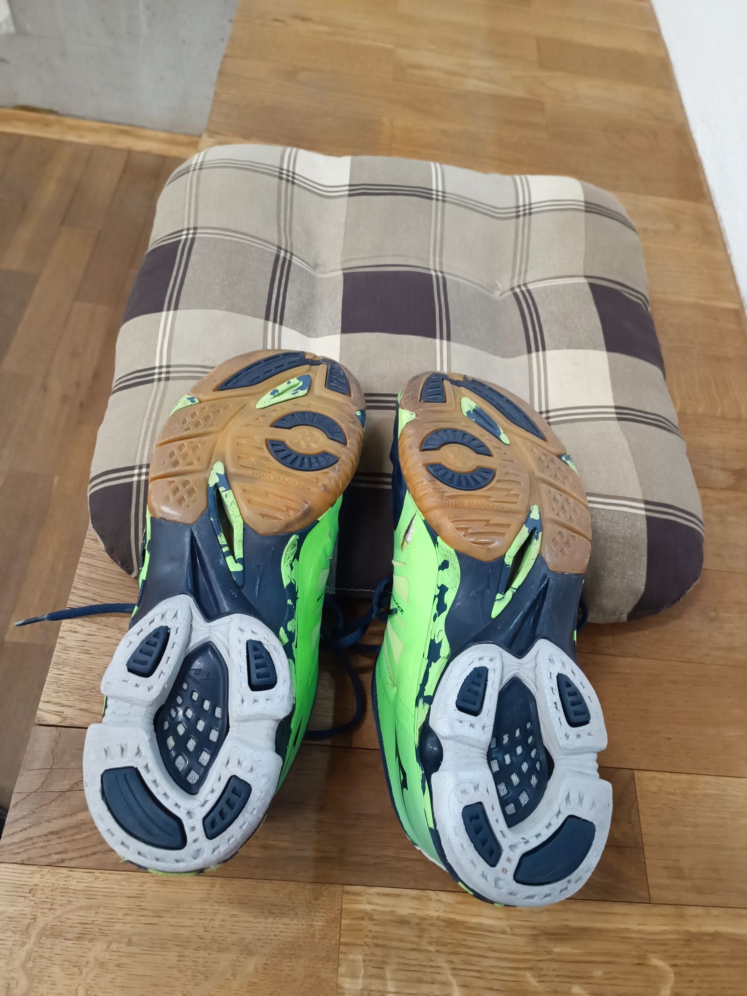 Mizuno Wave Lightning Z2