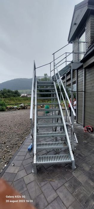 Scării exterioare zincate