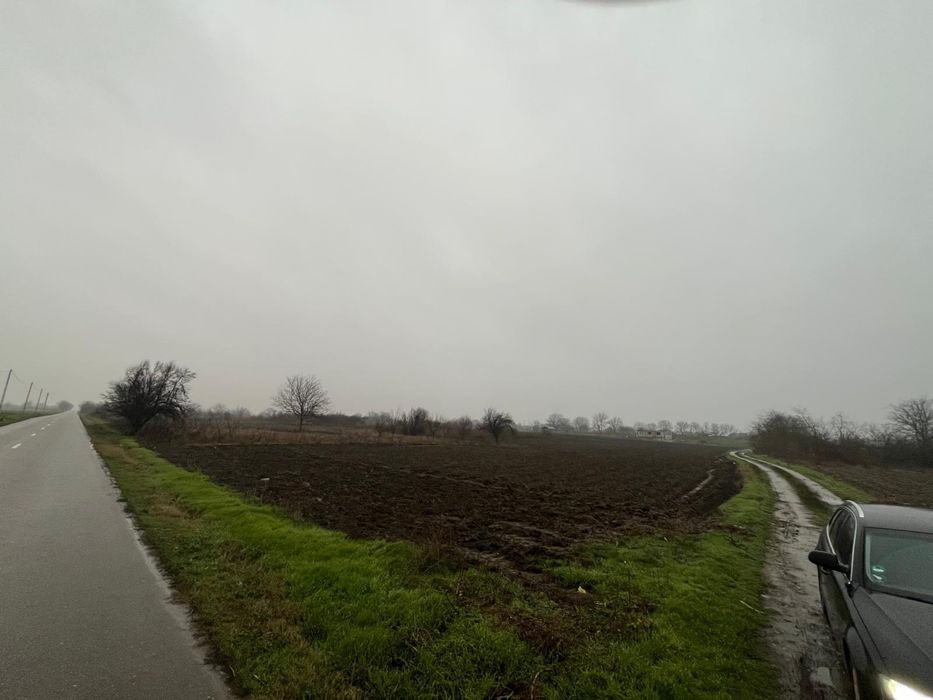 Vând teren intravilan