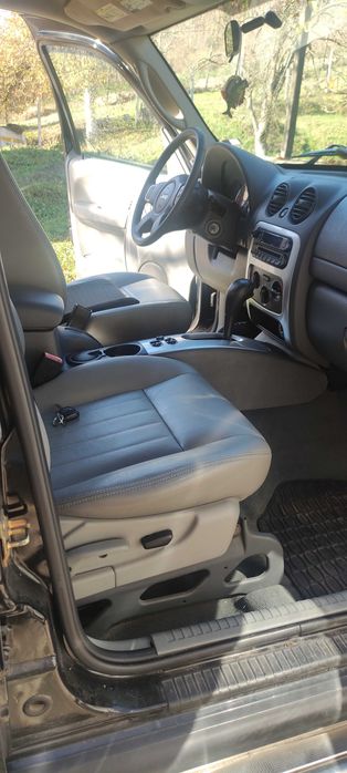 Продавам личният си автомобил