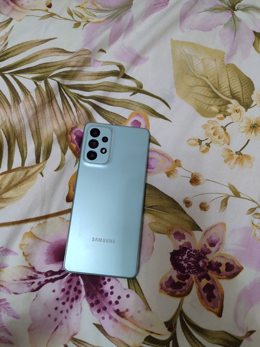 Samsung A73 5G телефон