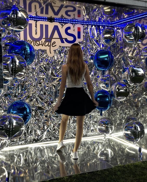 Închiriază Cabina Foto – Creează Momente de Neuitat!