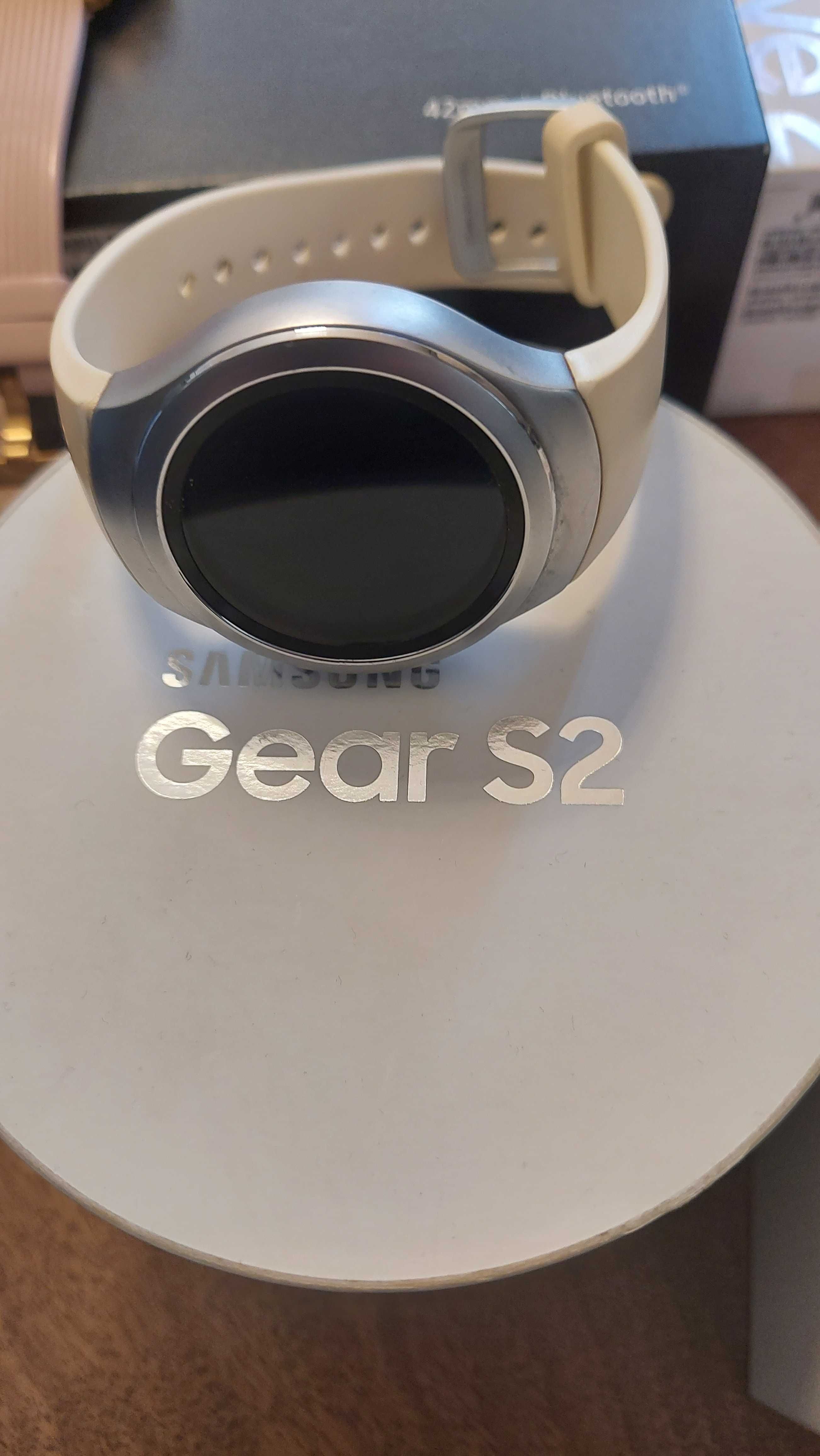 Смарт часовник Samsung Gear S2 watch,бял