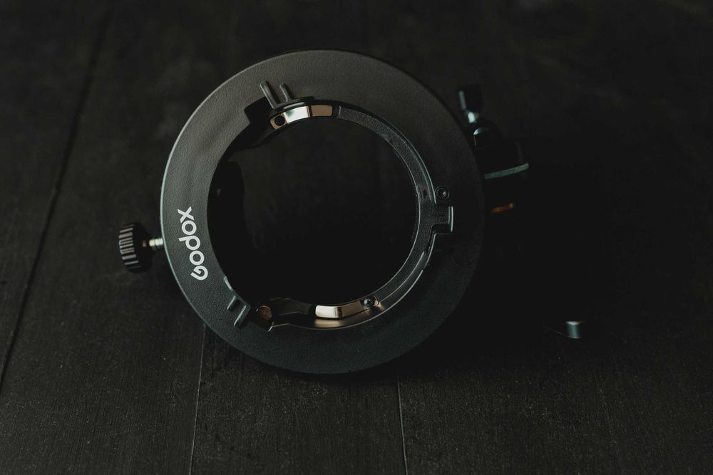 Lampa LED Godox ML60 cu baterii NPF si adaptor bowens!