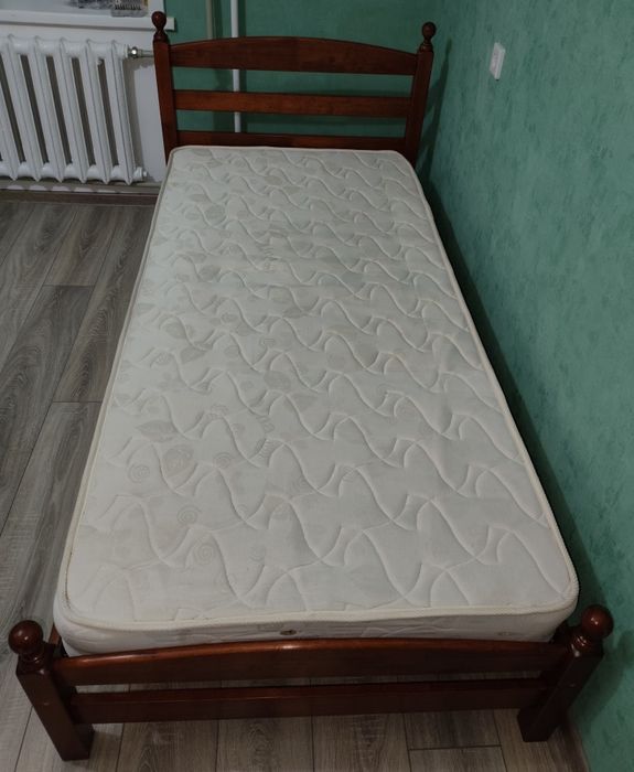 Продам кровать с матрасом