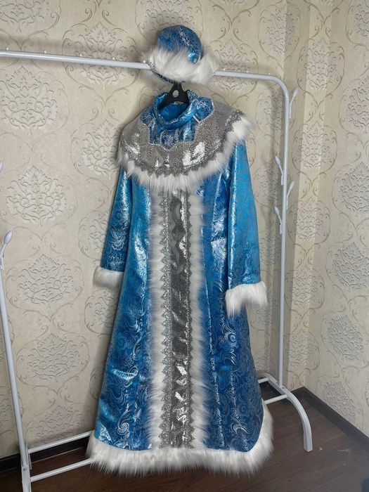 Снегурочка новый костюм 44-50размерне одевали новый