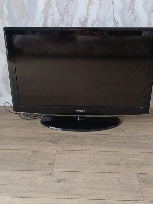 Телевизор Samsung диагональ 105