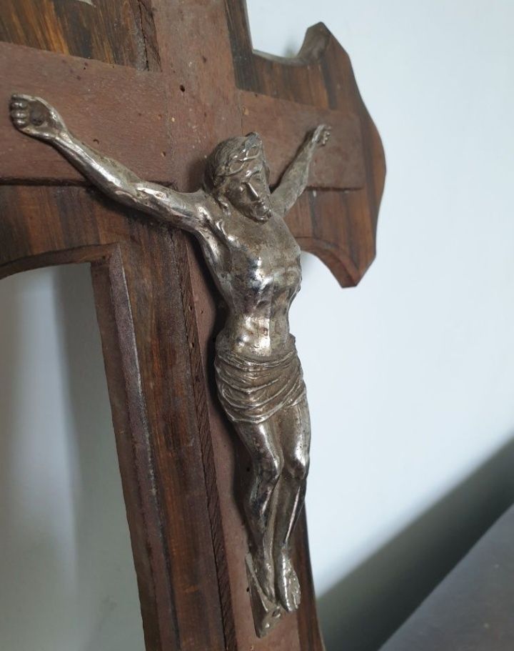 Crucifix vechi din lemn și bronz argintat, de secol XIX