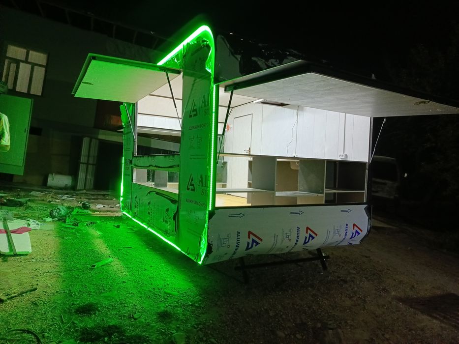 Food trukc koʻchma savdo dokonlari