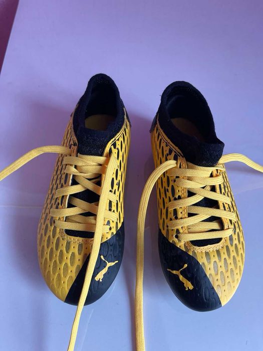 Детски футболни обувки