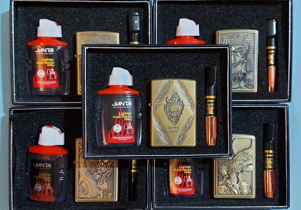 Бензиновая зажигалка 3в1 набор . Подарочная зажигалка Zippo. Lighter.
