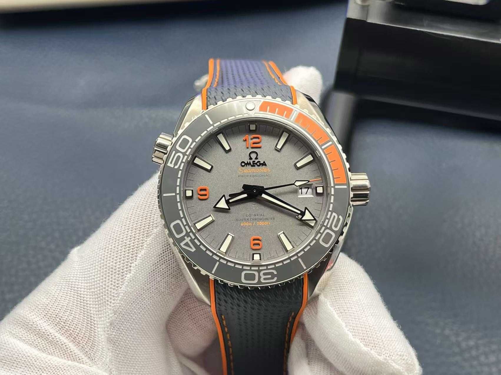 omega seamaster Сив