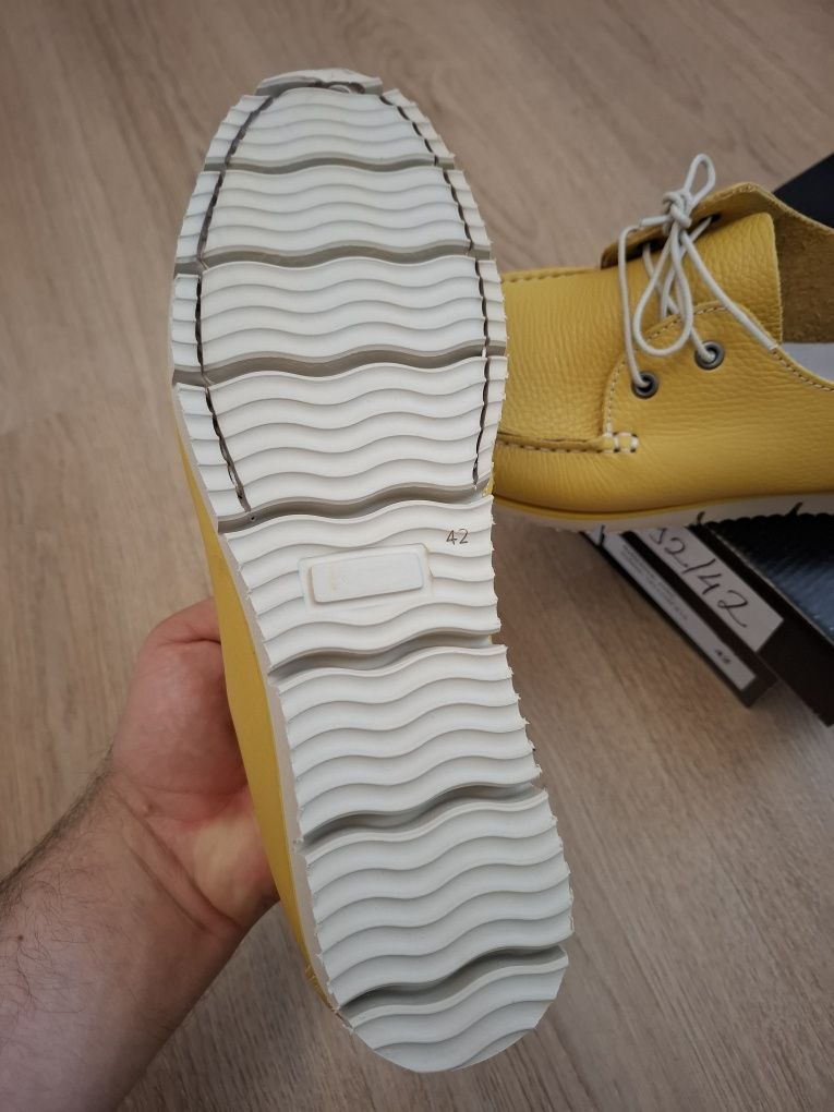 Bigotti,boat shoes galbeni piele.