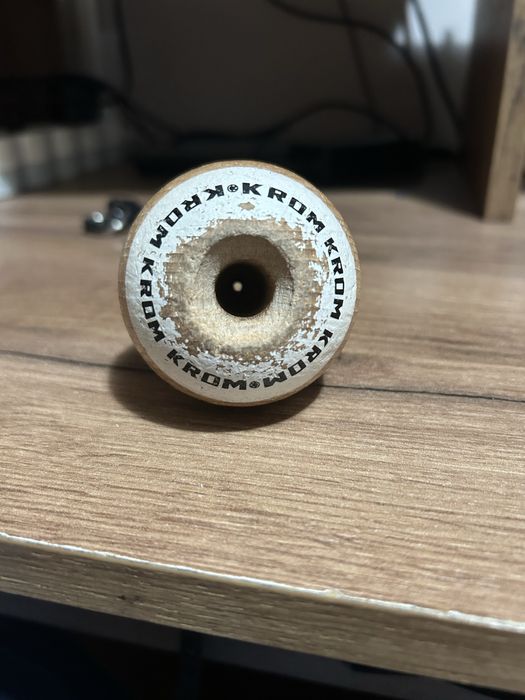 Bile de la kendama krom pop sticky .