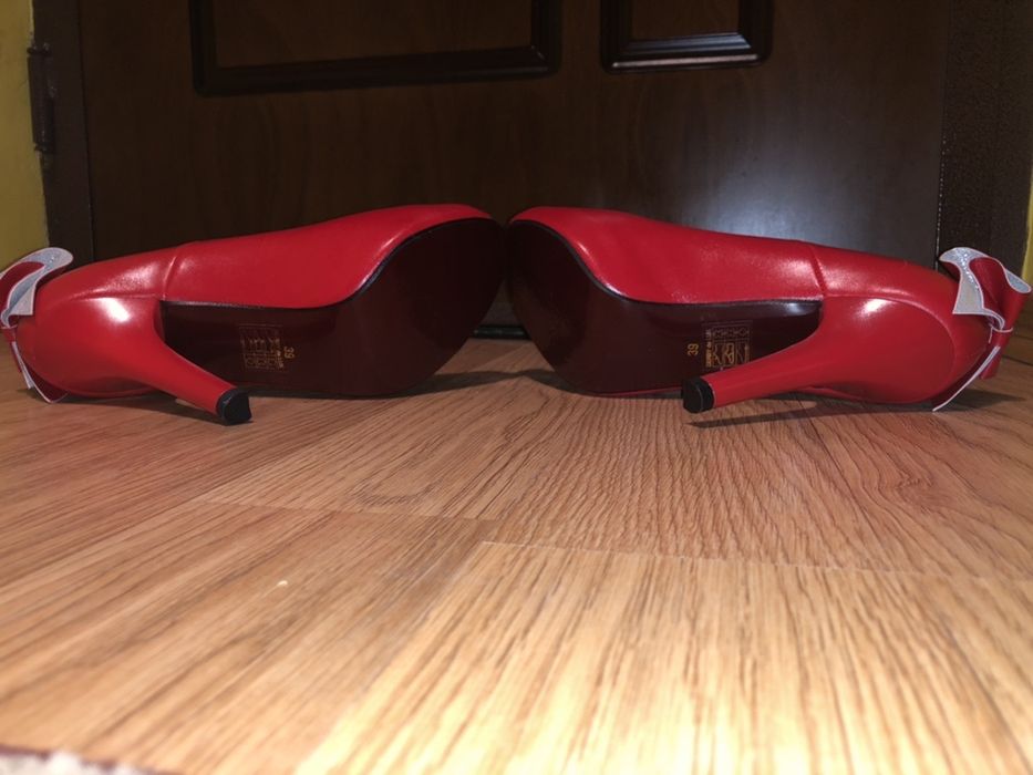 NOU- Pantofi dama,piele naturală, model deosebit, mărimea 39