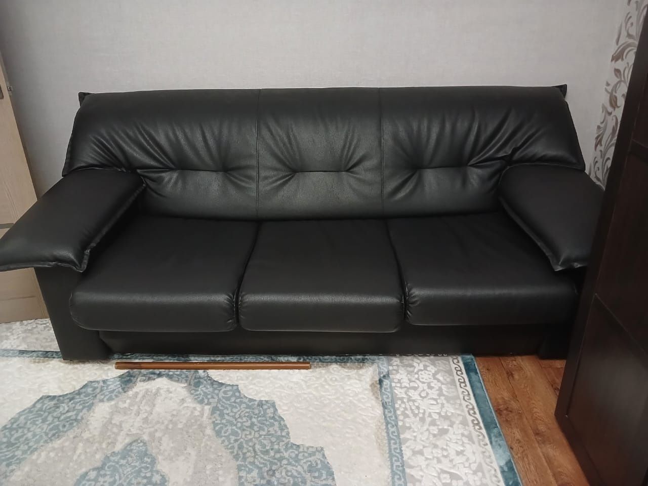 Продам кожанный диван